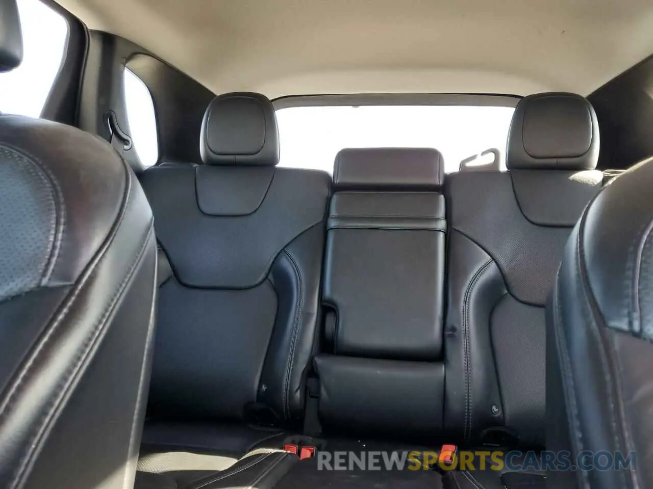 10 Photograph of a damaged car 1C4PJMDX0KD197631 JEEP GRAND CHER 2019
