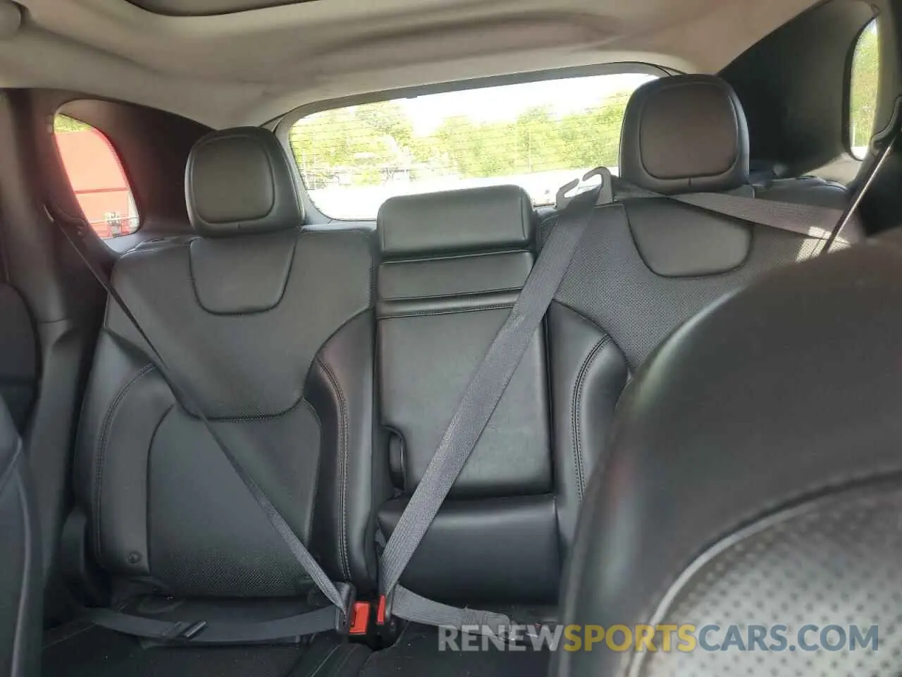 10 Photograph of a damaged car 1C4PJMDX0KD307268 JEEP GRAND CHER 2019