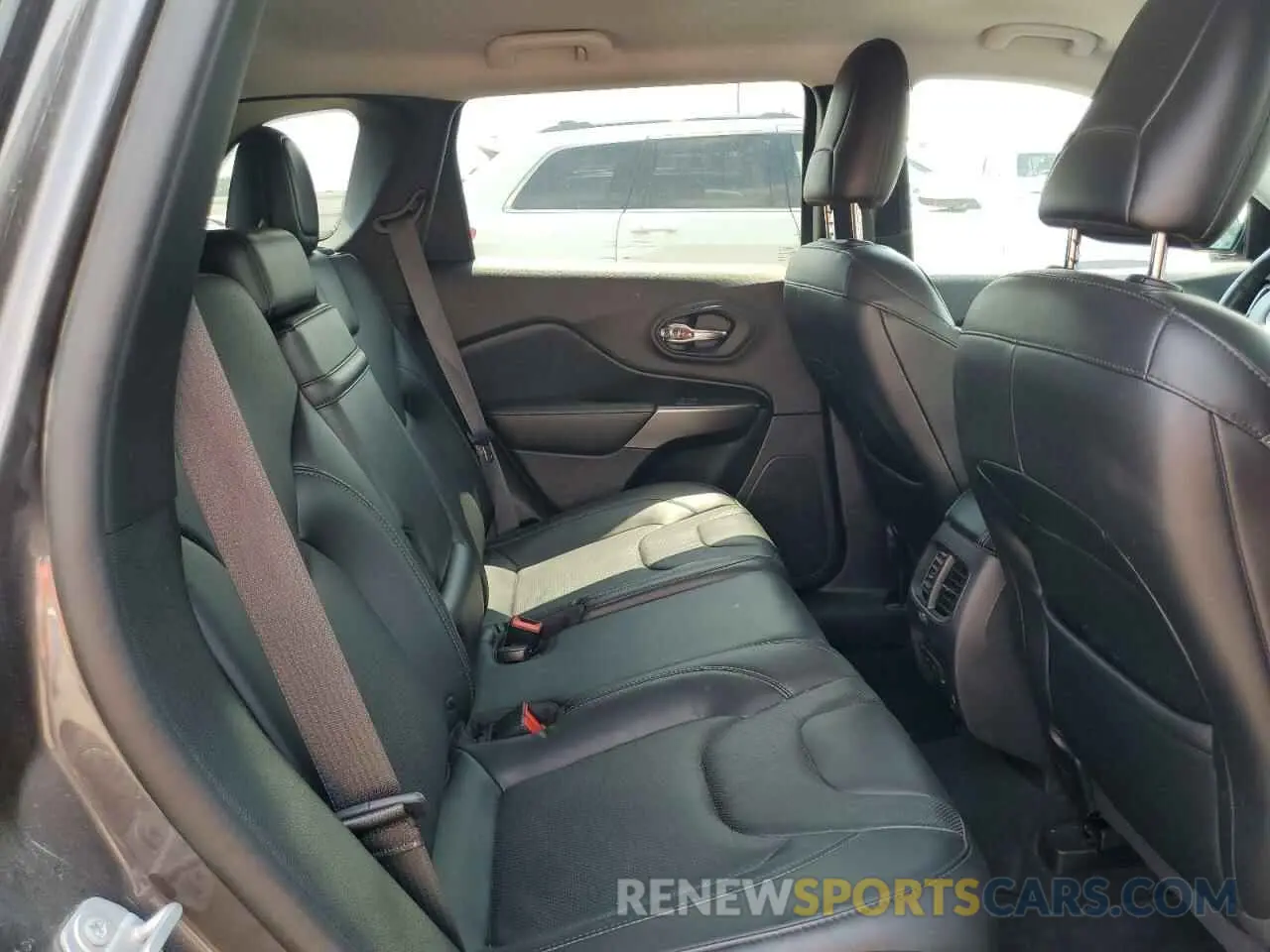 11 Photograph of a damaged car 1C4PJMDX1KD331241 JEEP GRAND CHER 2019