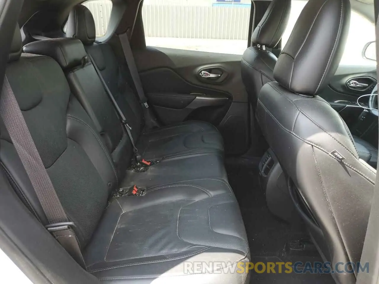 11 Photograph of a damaged car 1C4PJMDX1KD463593 JEEP GRAND CHER 2019