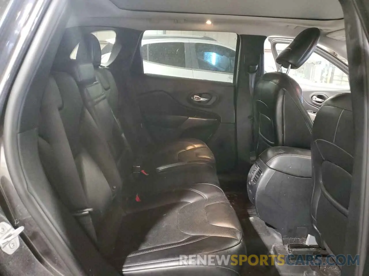 11 Photograph of a damaged car 1C4PJMDX2KD137463 JEEP GRAND CHER 2019