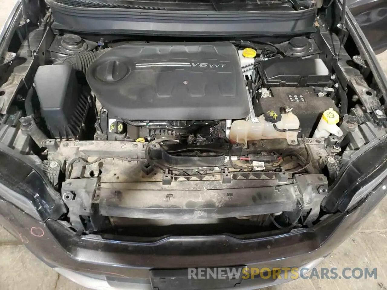 13 Photograph of a damaged car 1C4PJMDX2KD137463 JEEP GRAND CHER 2019