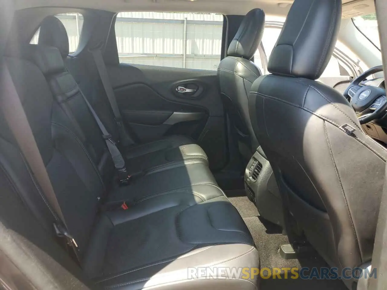 11 Photograph of a damaged car 1C4PJMDX2KD138211 JEEP GRAND CHER 2019