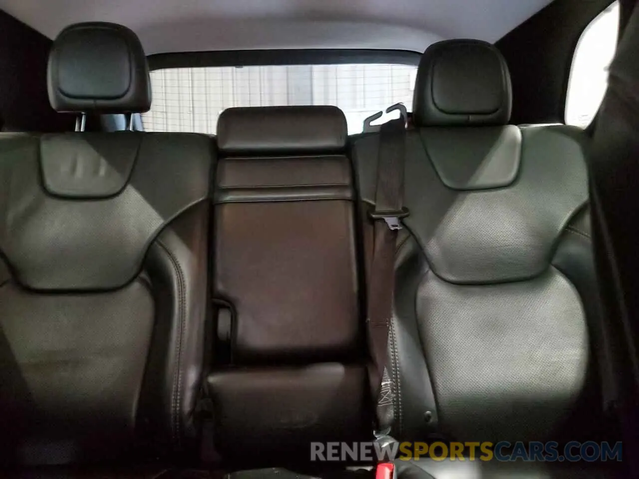 10 Photograph of a damaged car 1C4PJMDX2KD218995 JEEP GRAND CHER 2019