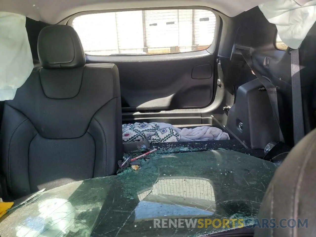 10 Photograph of a damaged car 1C4PJMDX2KD334472 JEEP GRAND CHER 2019
