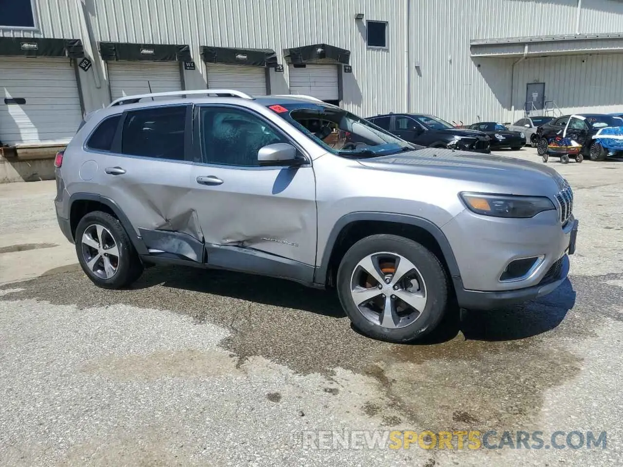 4 Photograph of a damaged car 1C4PJMDX2KD334472 JEEP GRAND CHER 2019
