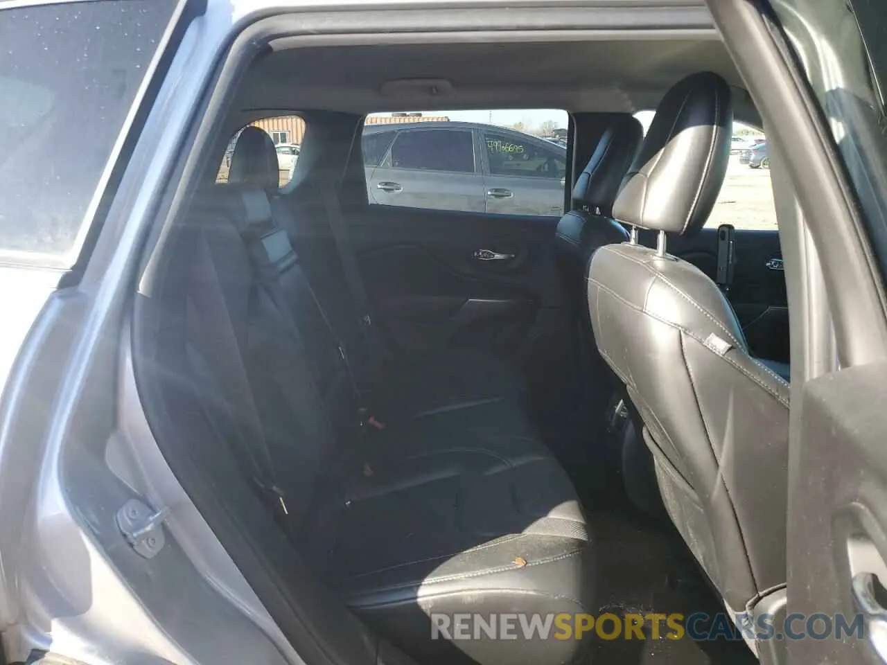10 Photograph of a damaged car 1C4PJMDX2KD383123 JEEP GRAND CHER 2019