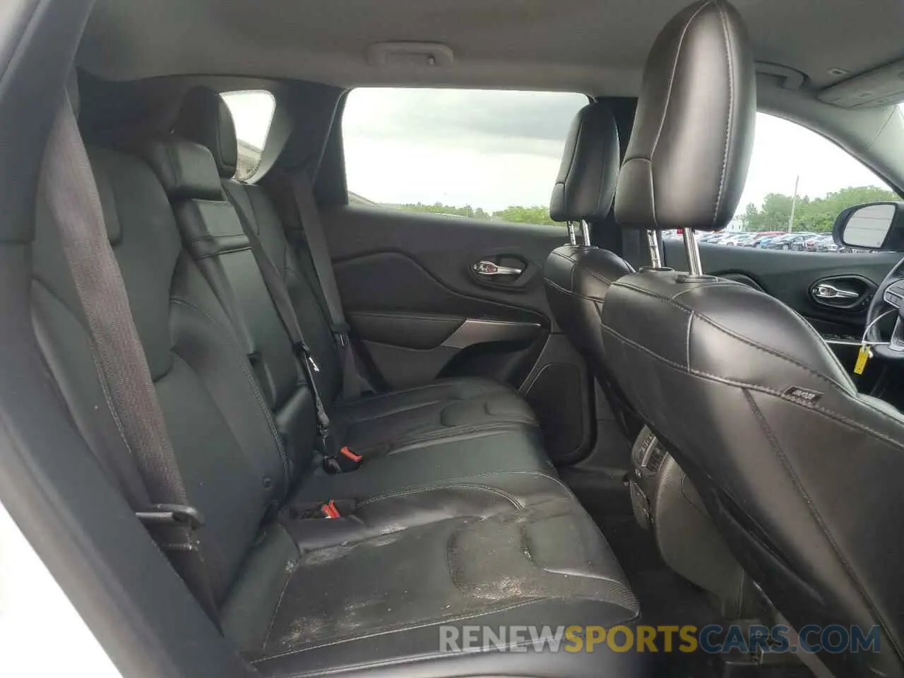 11 Photograph of a damaged car 1C4PJMDX2KD409798 JEEP GRAND CHER 2019