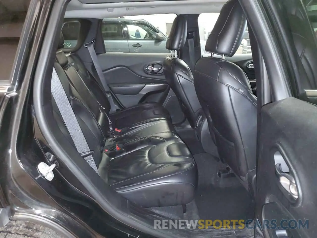 10 Photograph of a damaged car 1C4PJMDX2KD451081 JEEP GRAND CHER 2019