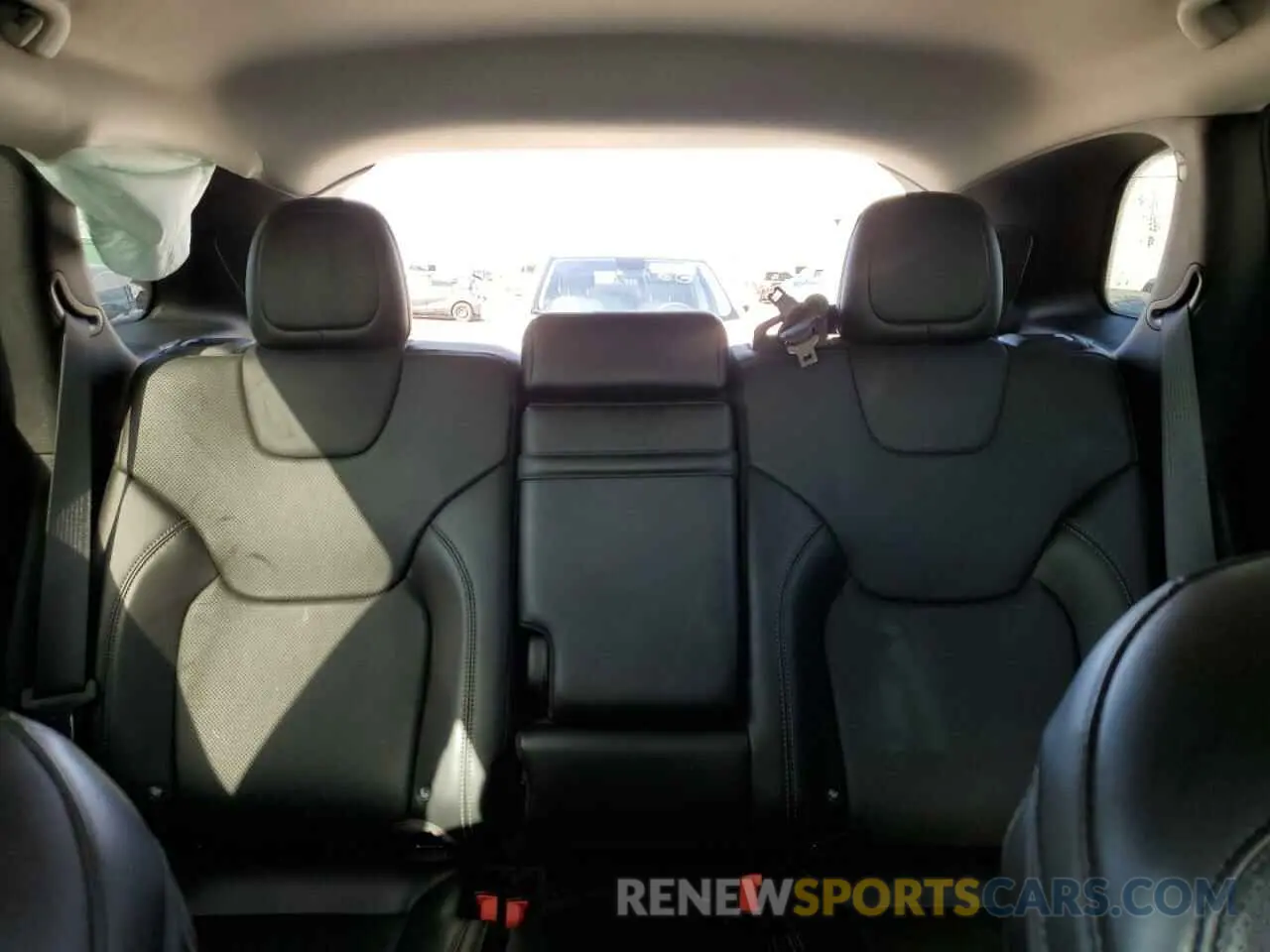 10 Photograph of a damaged car 1C4PJMDX3KD188941 JEEP GRAND CHER 2019