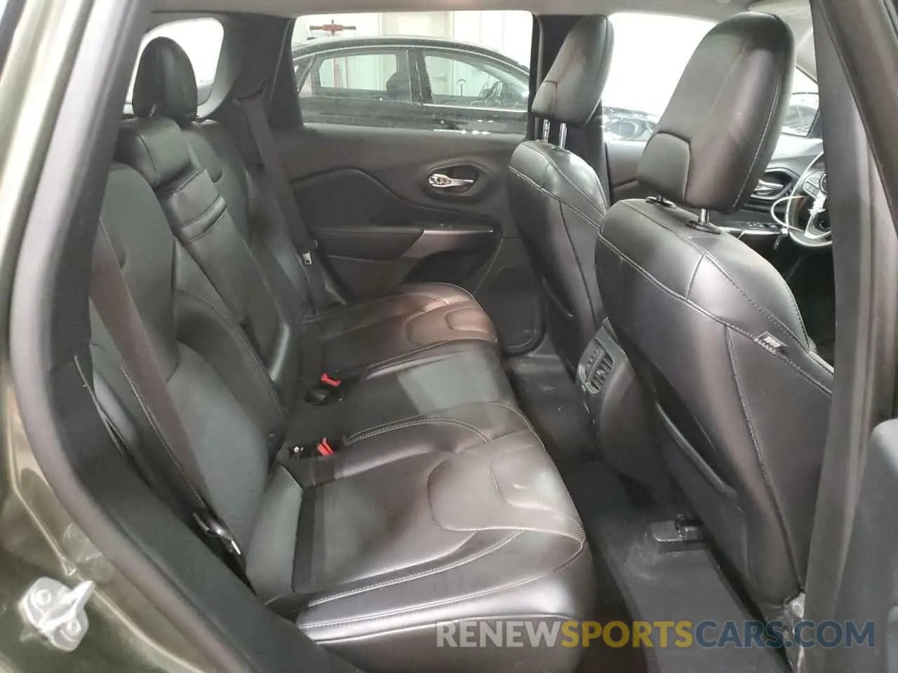11 Photograph of a damaged car 1C4PJMDX3KD256705 JEEP GRAND CHER 2019