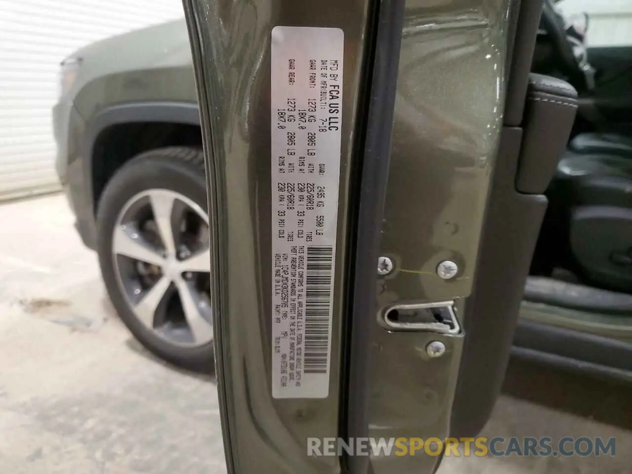13 Photograph of a damaged car 1C4PJMDX3KD256705 JEEP GRAND CHER 2019