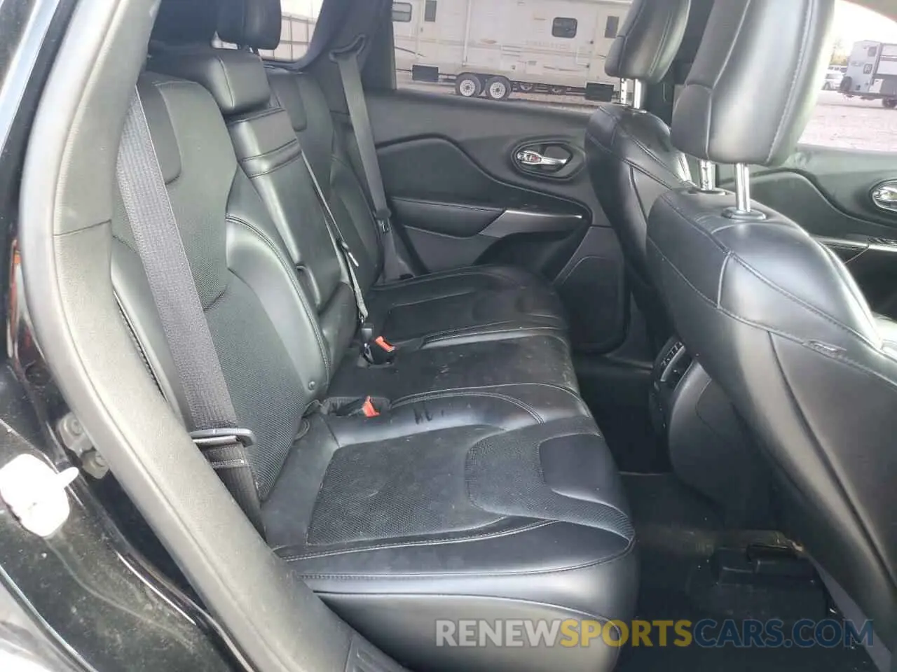 11 Photograph of a damaged car 1C4PJMDX3KD303795 JEEP GRAND CHER 2019