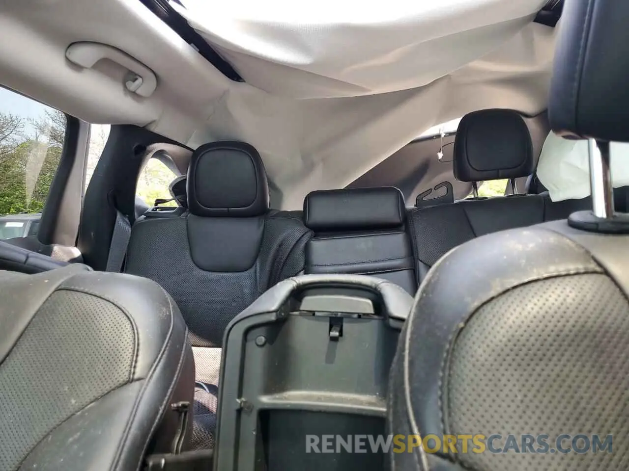 10 Photograph of a damaged car 1C4PJMDX3KD321486 JEEP GRAND CHER 2019