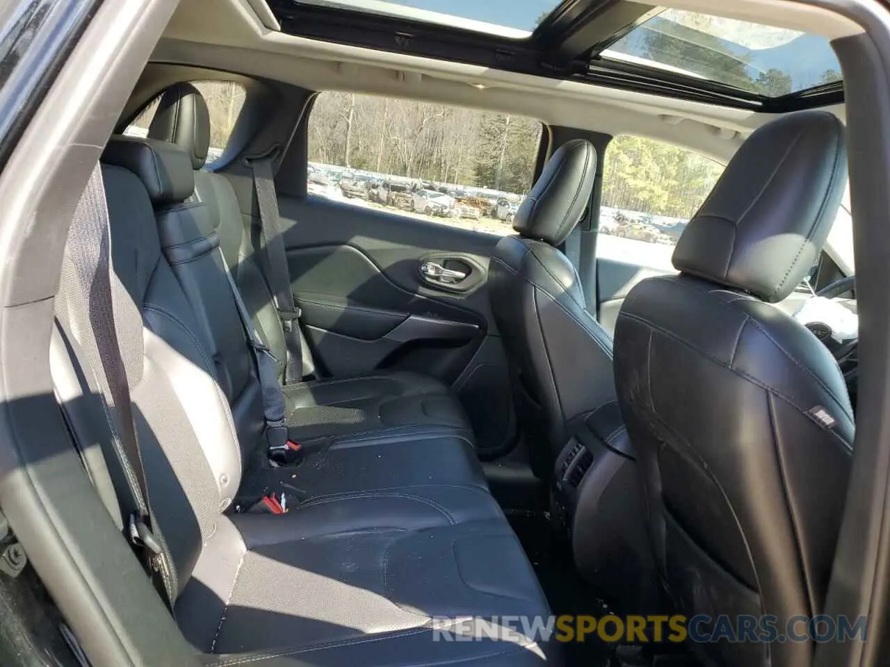 12 Photograph of a damaged car 1C4PJMDX3KD395247 JEEP GRAND CHER 2019