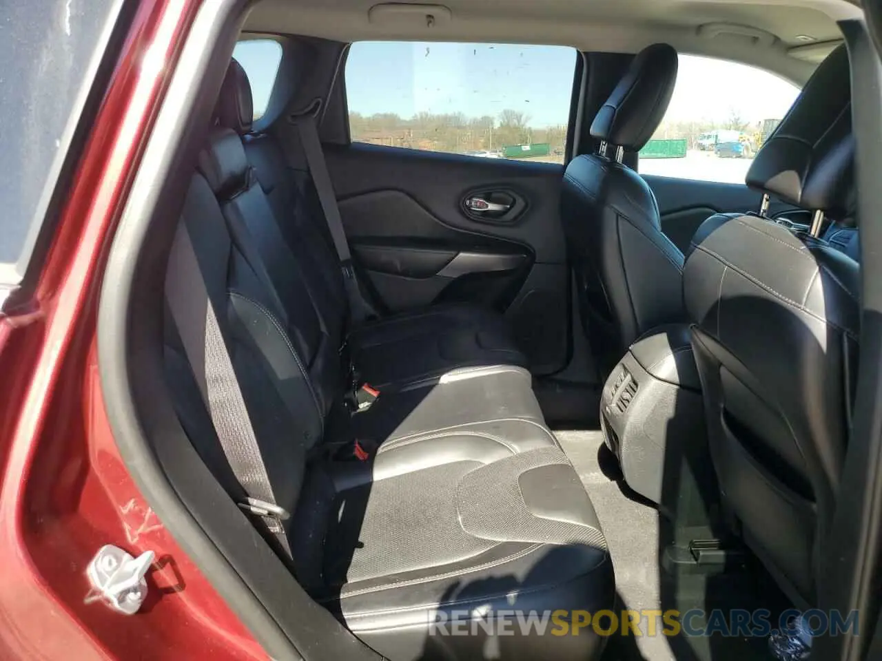 11 Photograph of a damaged car 1C4PJMDX3KD418638 JEEP GRAND CHER 2019
