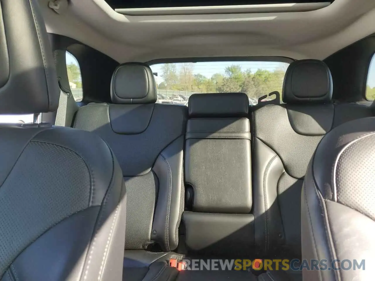 10 Photograph of a damaged car 1C4PJMDX4KD356442 JEEP GRAND CHER 2019