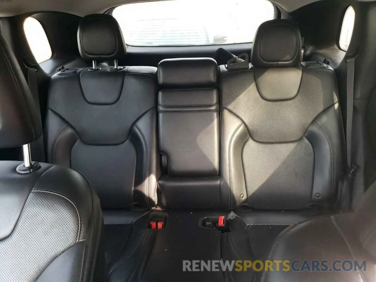 10 Photograph of a damaged car 1C4PJMDX4KD373936 JEEP GRAND CHER 2019
