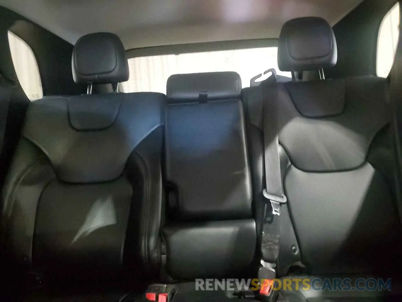 10 Photograph of a damaged car 1C4PJMDX4KD472952 JEEP GRAND CHER 2019