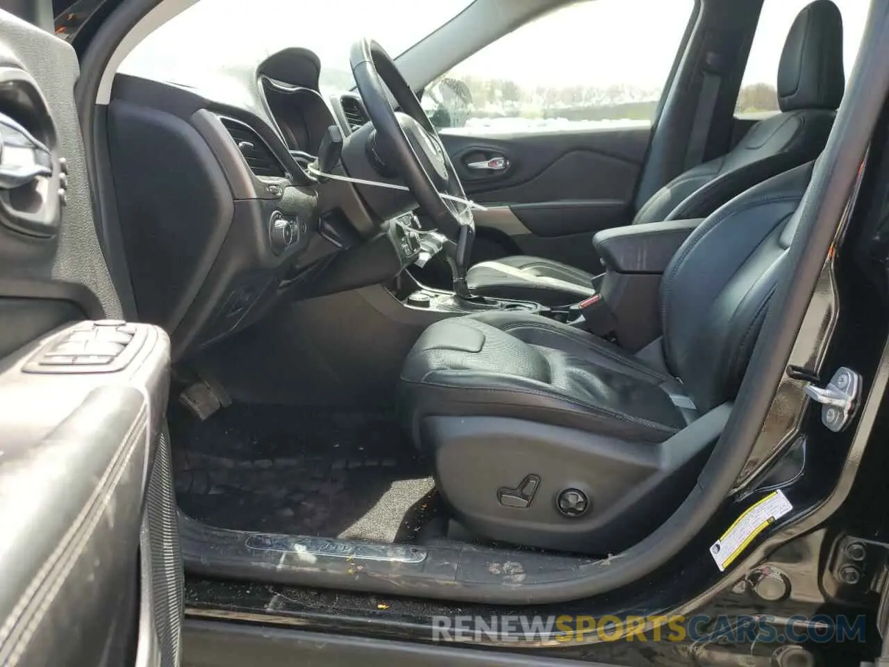 7 Photograph of a damaged car 1C4PJMDX5KD103372 JEEP GRAND CHER 2019