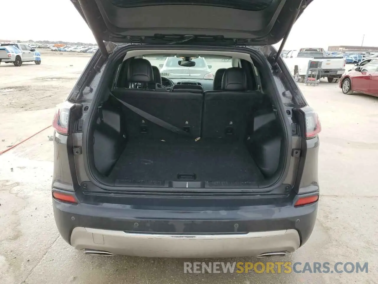 6 Photograph of a damaged car 1C4PJMDX5KD134895 JEEP GRAND CHER 2019