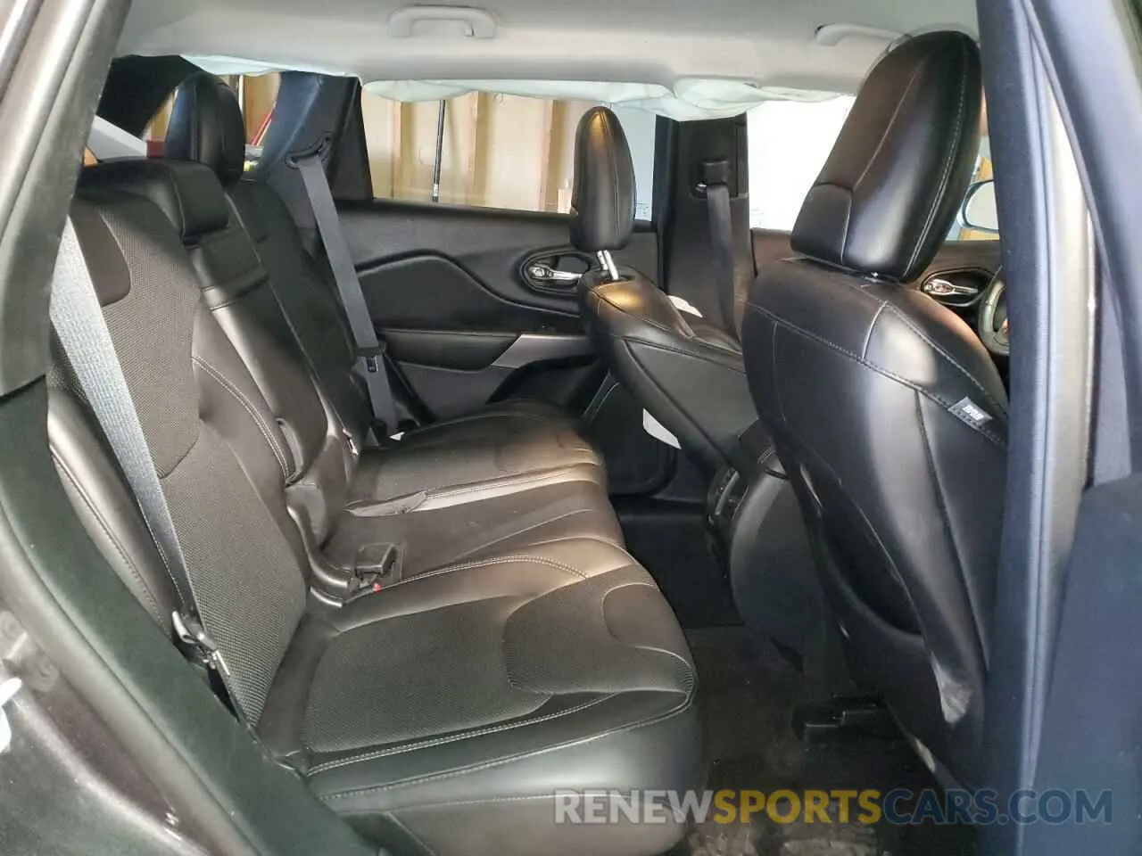11 Photograph of a damaged car 1C4PJMDX5KD137246 JEEP GRAND CHER 2019
