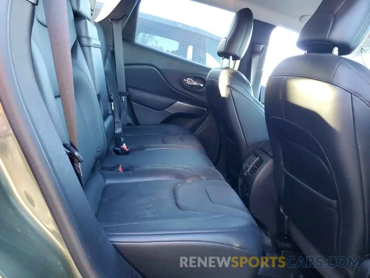 11 Photograph of a damaged car 1C4PJMDX5KD378000 JEEP GRAND CHER 2019