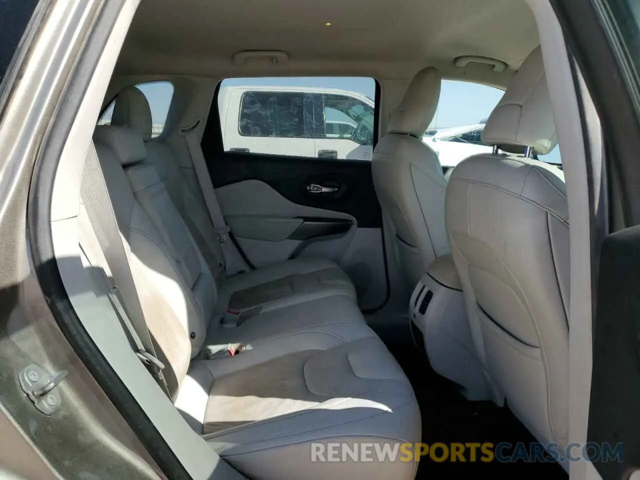 11 Photograph of a damaged car 1C4PJMDX6KD163581 JEEP GRAND CHER 2019