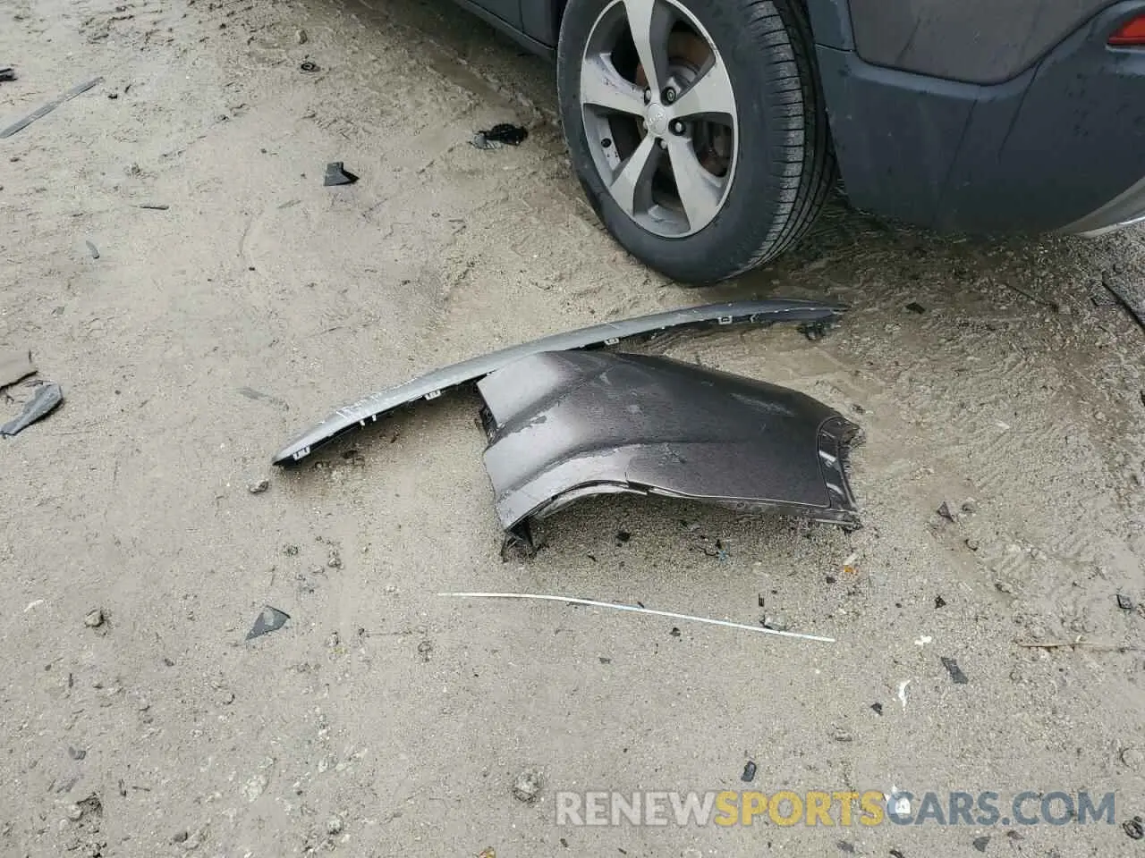13 Photograph of a damaged car 1C4PJMDX6KD322633 JEEP GRAND CHER 2019