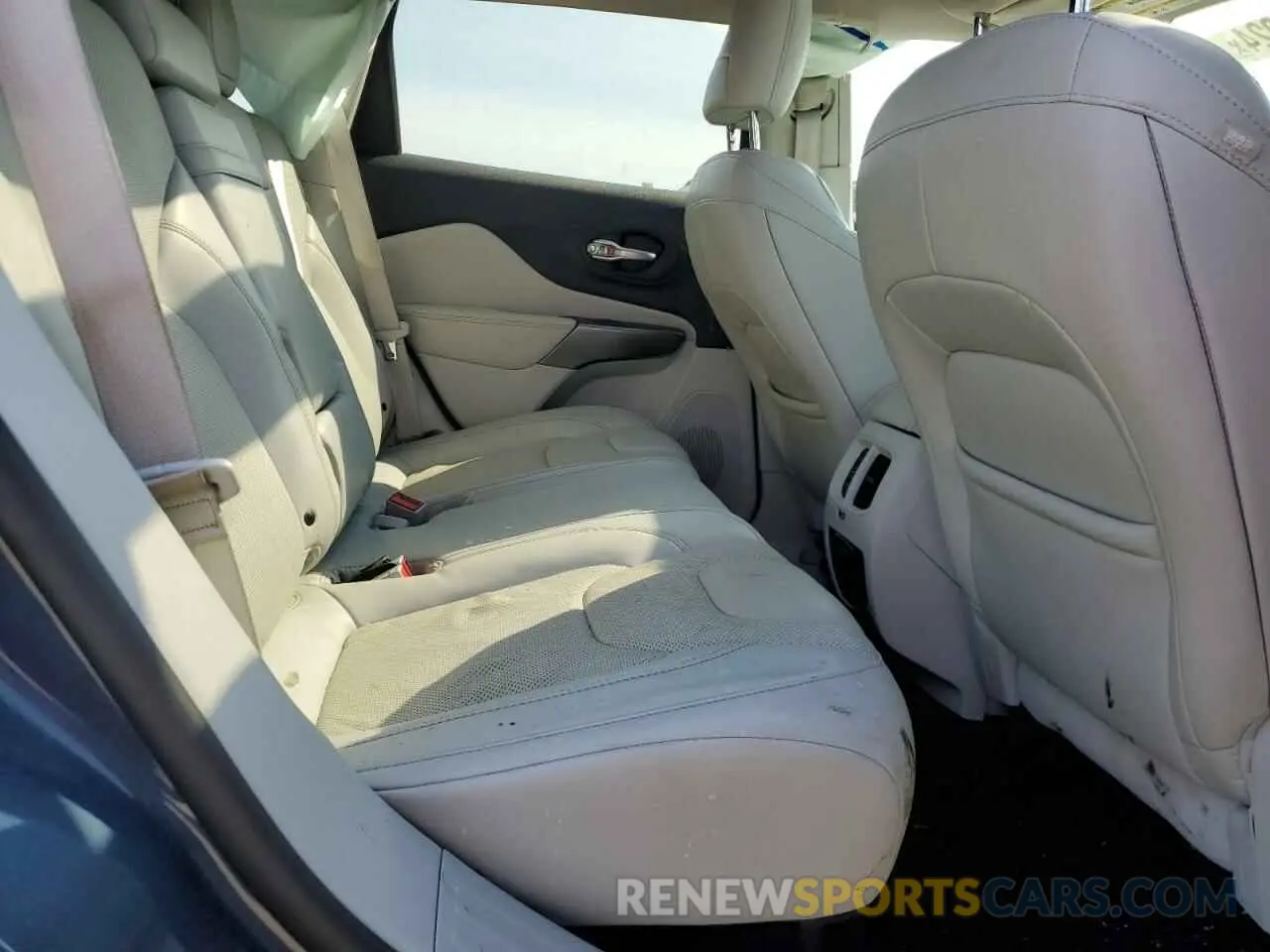12 Photograph of a damaged car 1C4PJMDX6KD446434 JEEP GRAND CHER 2019