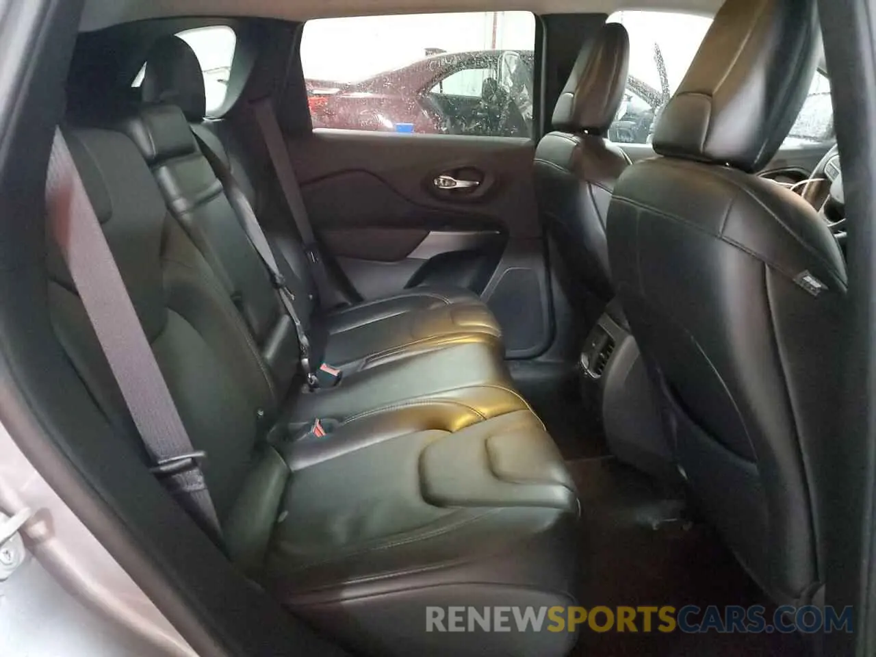 11 Photograph of a damaged car 1C4PJMDX8KD122353 JEEP GRAND CHER 2019