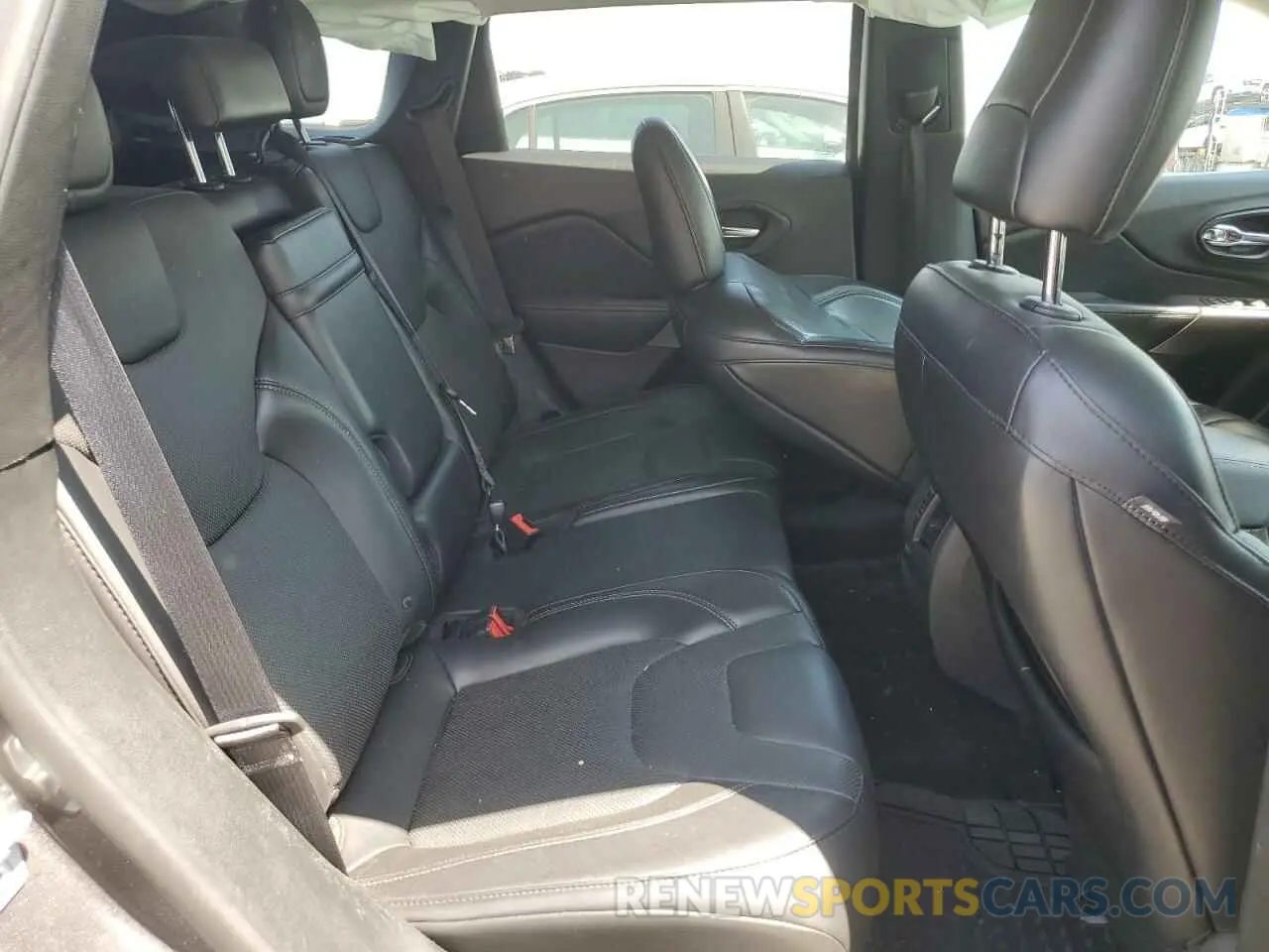 11 Photograph of a damaged car 1C4PJMDX8KD293393 JEEP GRAND CHER 2019