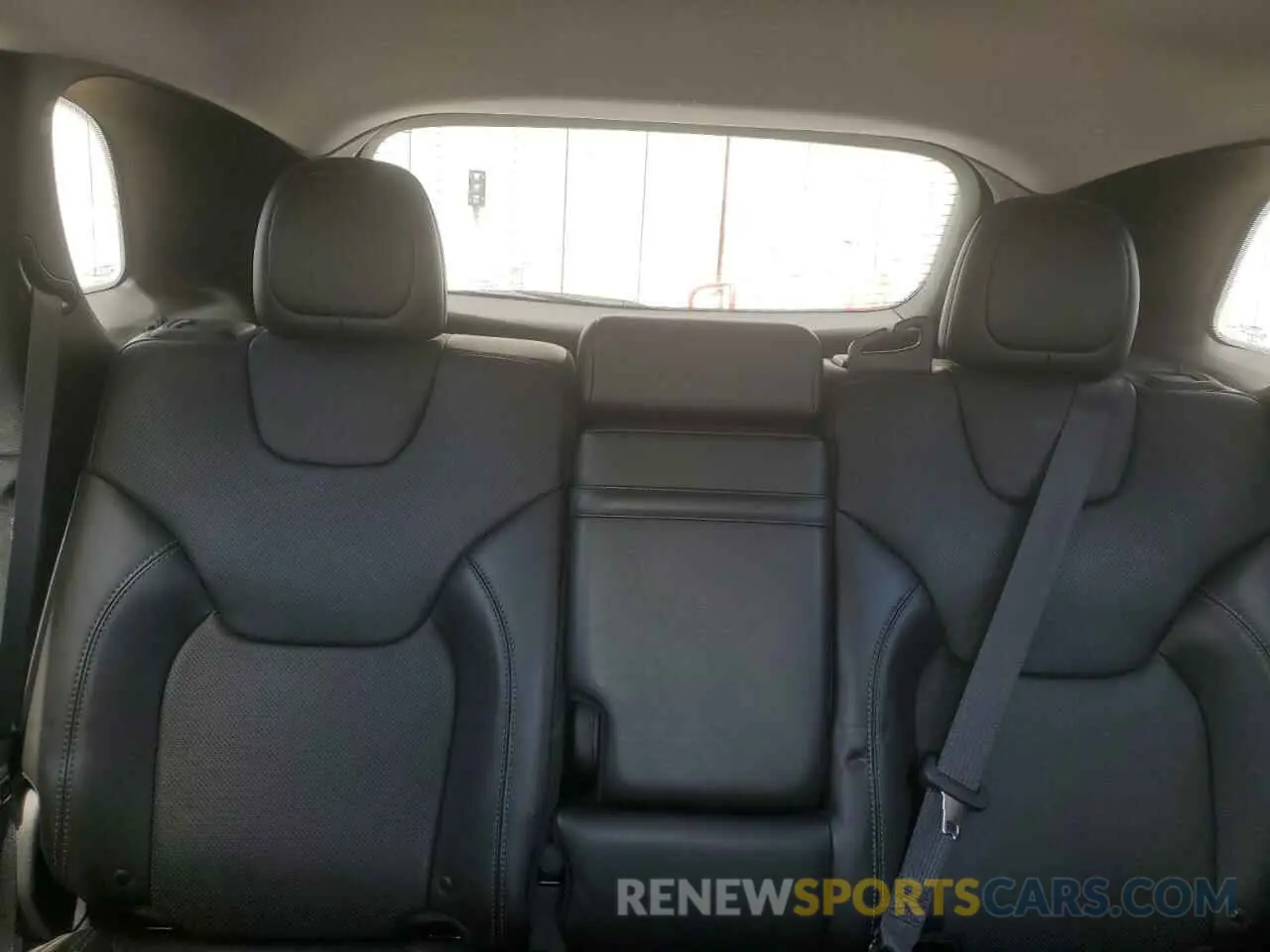 10 Photograph of a damaged car 1C4PJMDX8KD322603 JEEP GRAND CHER 2019