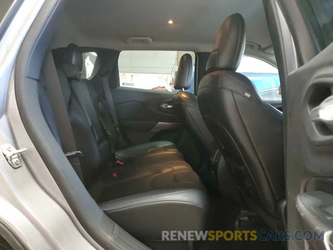 11 Photograph of a damaged car 1C4PJMDX8KD418201 JEEP GRAND CHER 2019