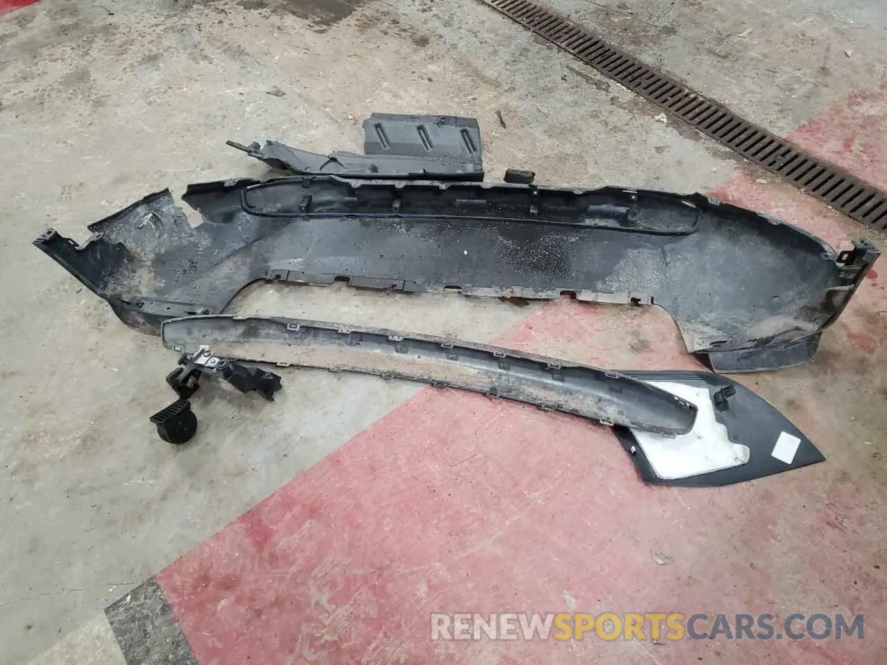 13 Photograph of a damaged car 1C4PJMDX8KD418201 JEEP GRAND CHER 2019
