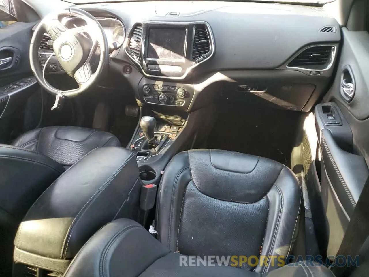 8 Photograph of a damaged car 1C4PJMDX9KD138299 JEEP GRAND CHER 2019