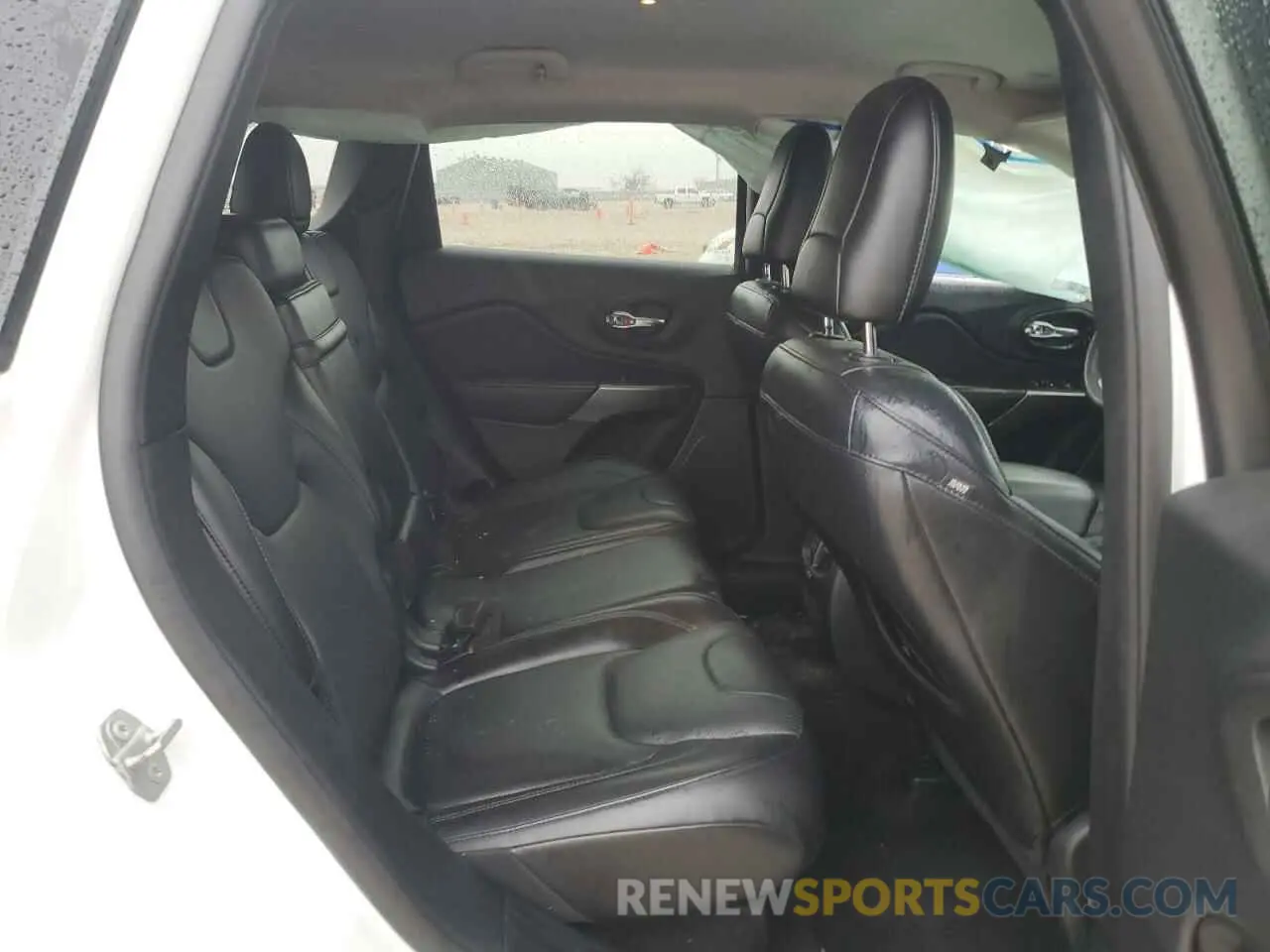 11 Photograph of a damaged car 1C4PJMDX9KD239438 JEEP GRAND CHER 2019
