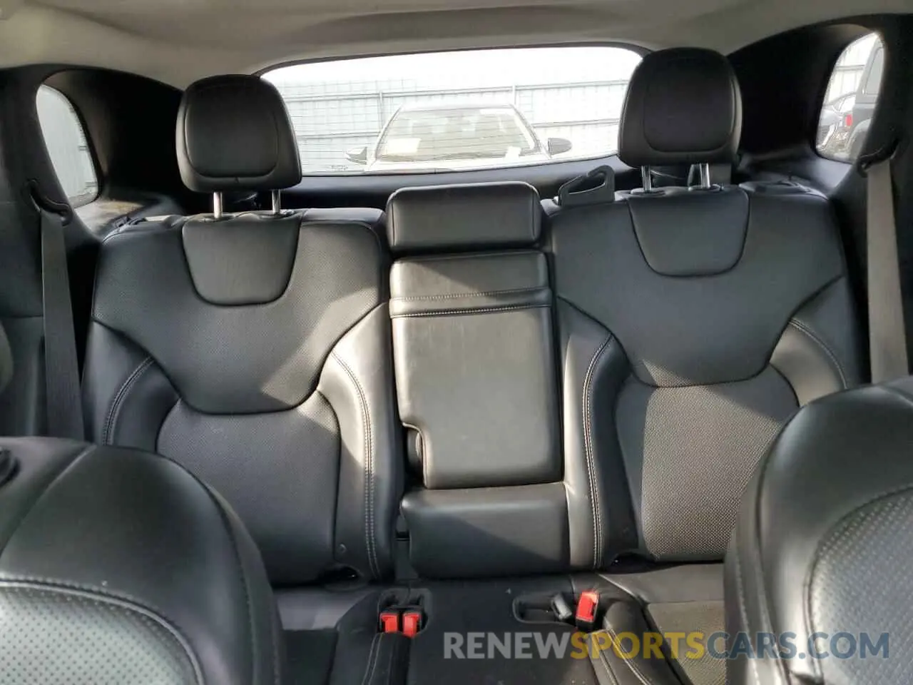 10 Photograph of a damaged car 1C4PJMDX9KD258720 JEEP GRAND CHER 2019