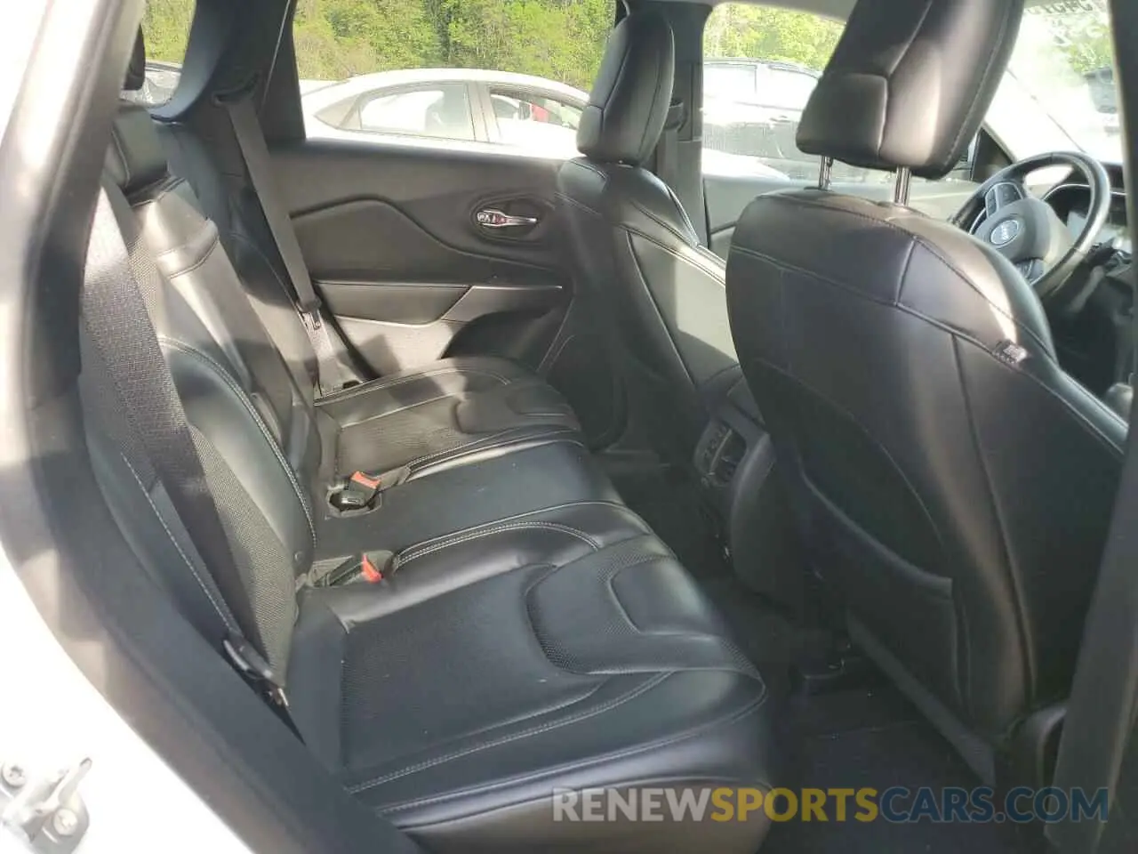 11 Photograph of a damaged car 1C4PJMDX9KD258720 JEEP GRAND CHER 2019