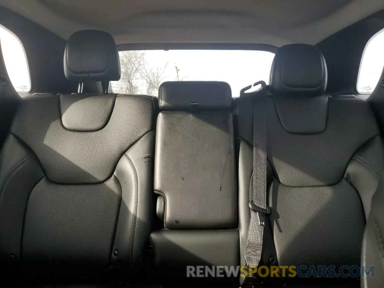 10 Photograph of a damaged car 1C4PJMDX9KD442071 JEEP GRAND CHER 2019
