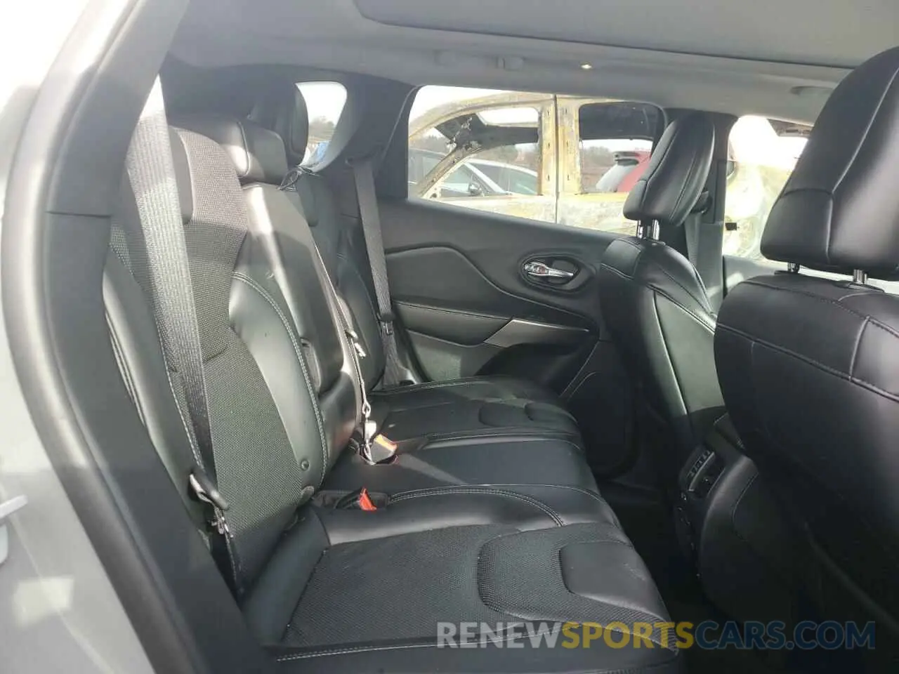 11 Photograph of a damaged car 1C4PJMDX9KD442071 JEEP GRAND CHER 2019