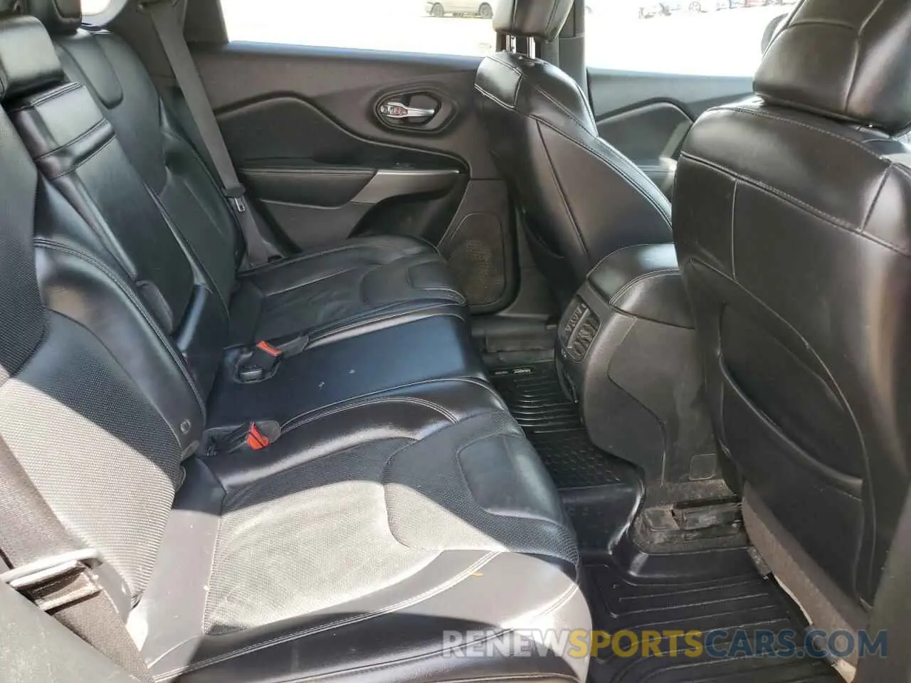 11 Photograph of a damaged car 1C4PJMDXXKD278992 JEEP GRAND CHER 2019