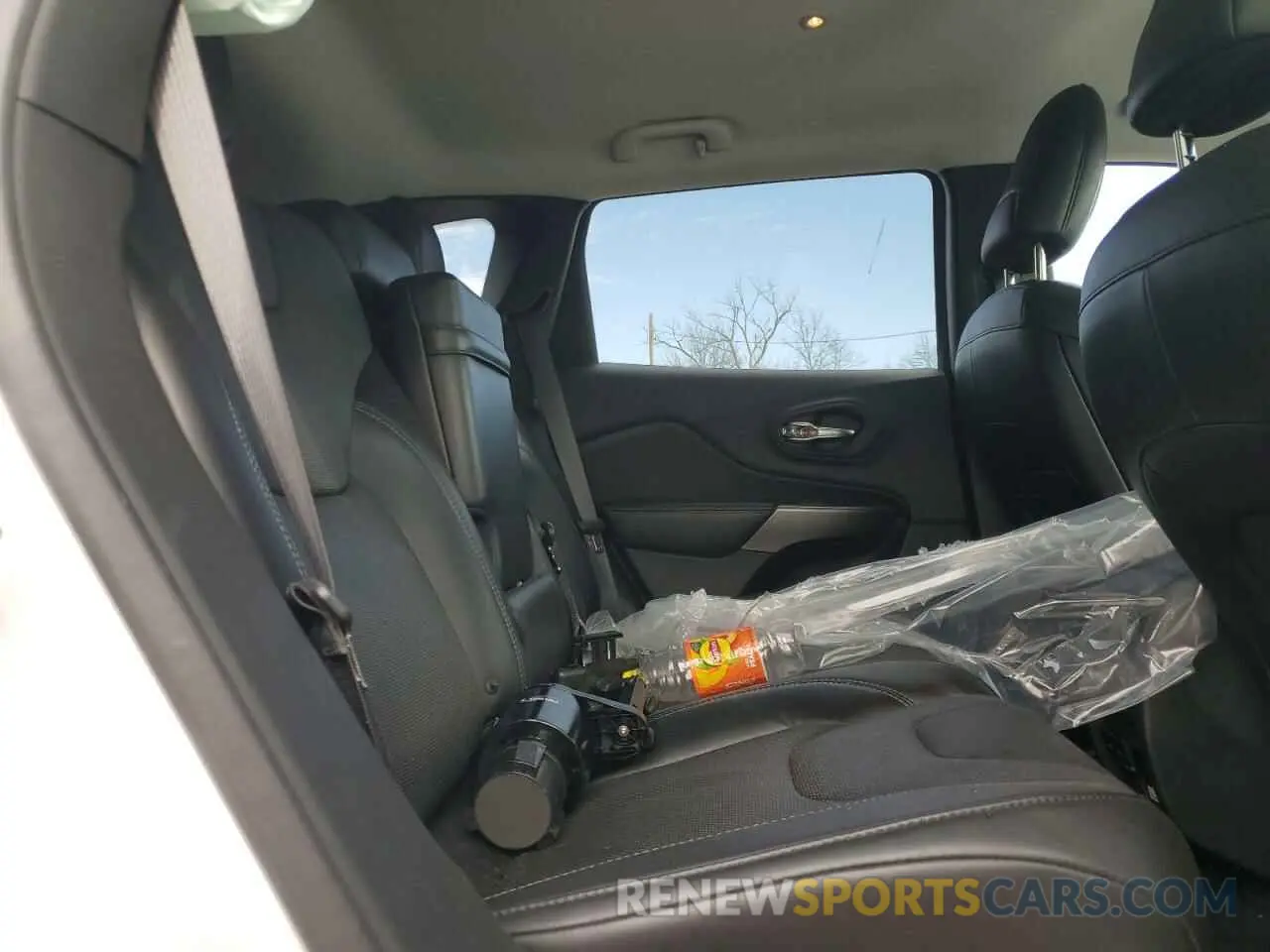 11 Photograph of a damaged car 1C4PJMDXXKD363508 JEEP GRAND CHER 2019