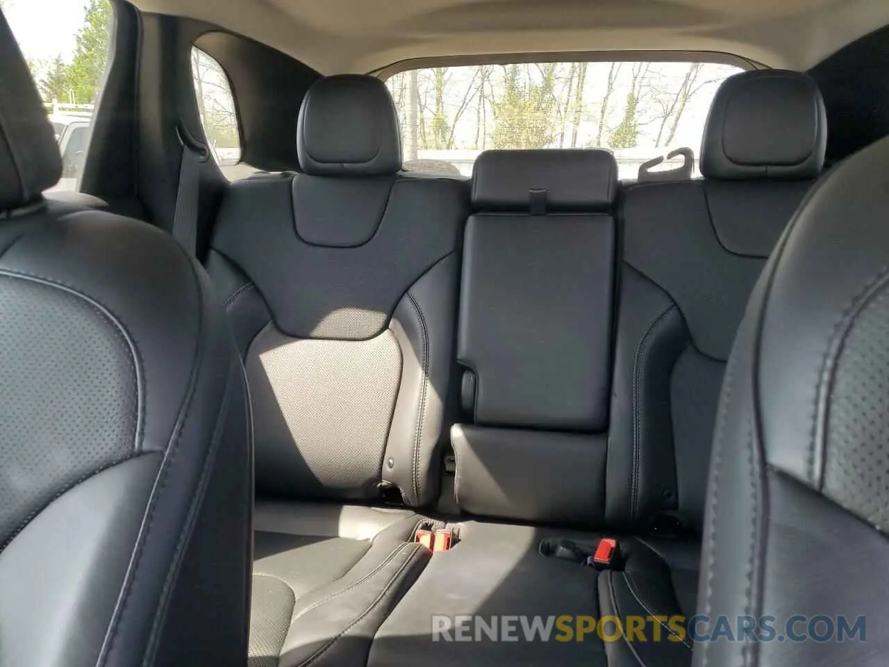 10 Photograph of a damaged car 1C4PJMDXXKD426638 JEEP GRAND CHER 2019