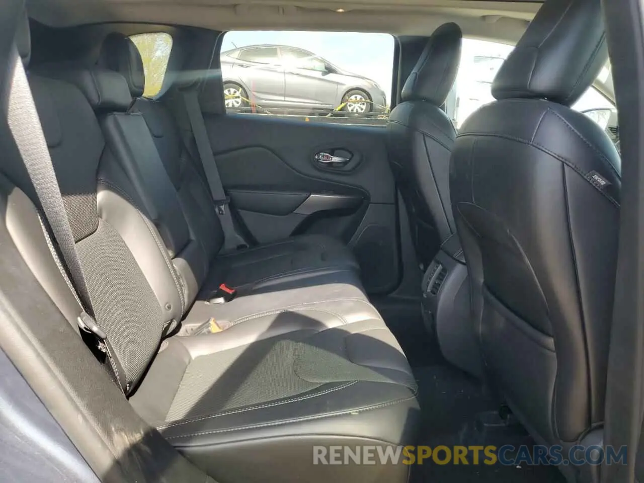 11 Photograph of a damaged car 1C4PJMDXXKD426638 JEEP GRAND CHER 2019