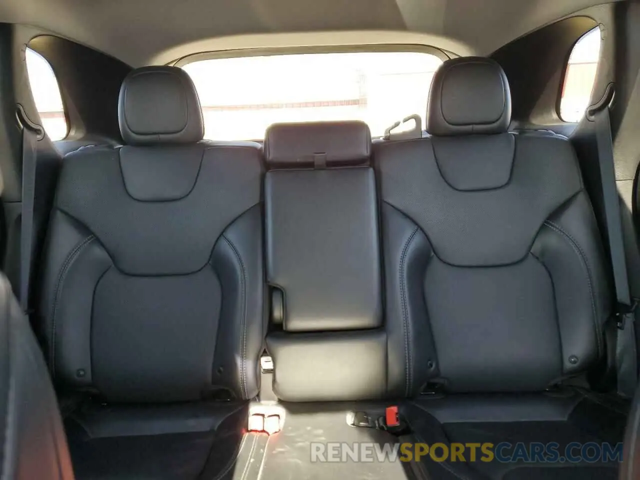 10 Photograph of a damaged car 1C4PJMDXXKD463625 JEEP GRAND CHER 2019