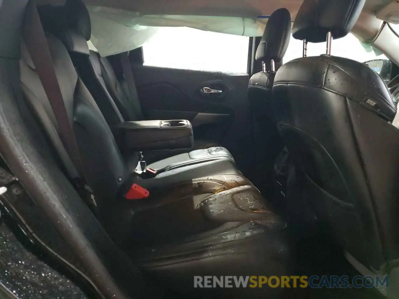 12 Photograph of a damaged car 1C4PJMLB0KD107836 JEEP GRAND CHER 2019