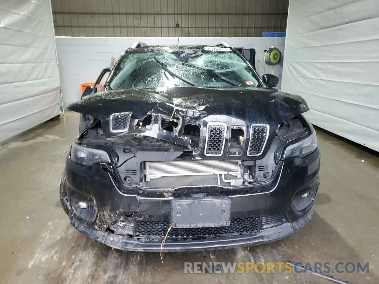 5 Photograph of a damaged car 1C4PJMLB0KD107836 JEEP GRAND CHER 2019