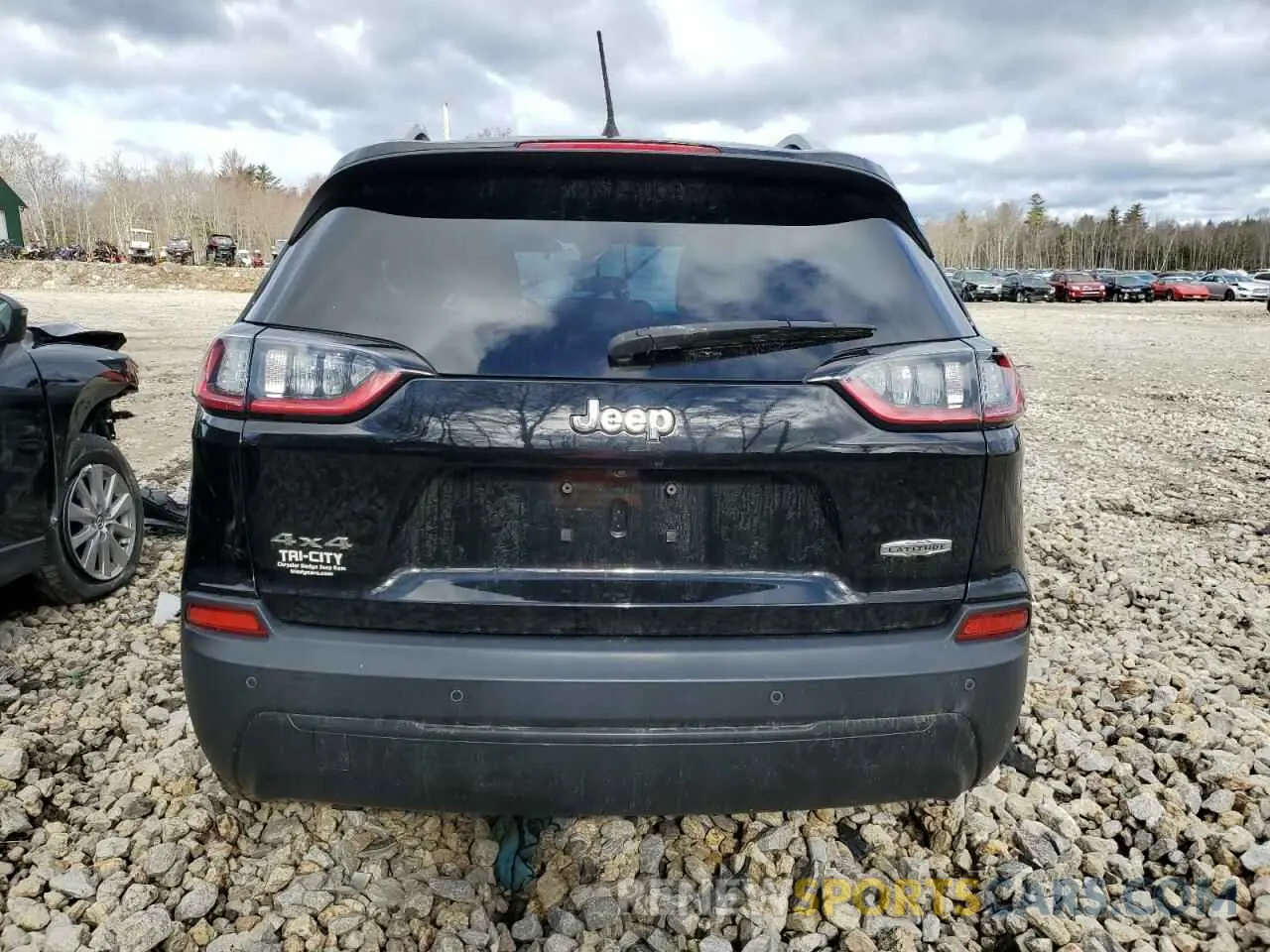 6 Photograph of a damaged car 1C4PJMLB0KD107836 JEEP GRAND CHER 2019