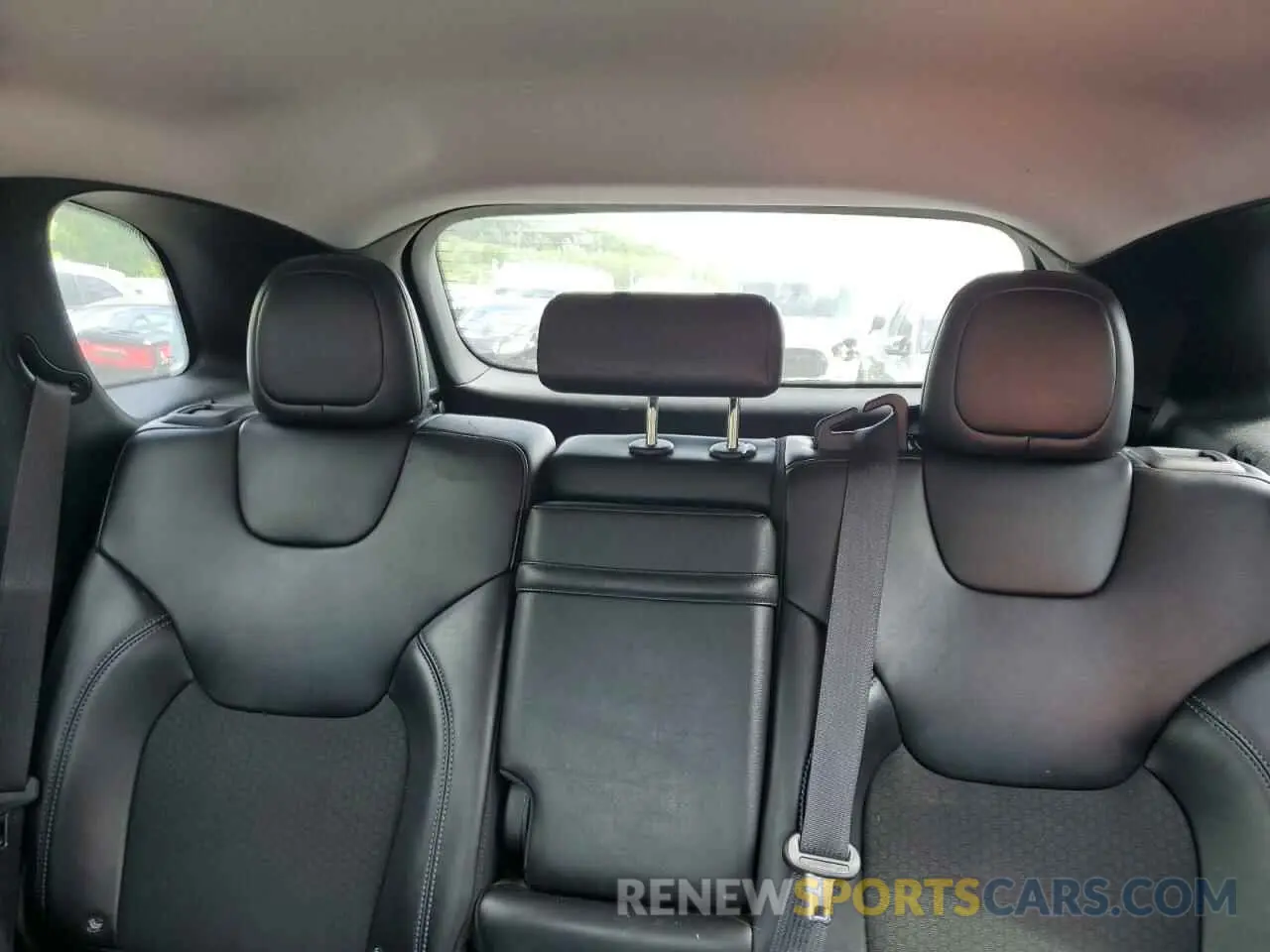 10 Photograph of a damaged car 1C4PJMLB0KD192192 JEEP GRAND CHER 2019